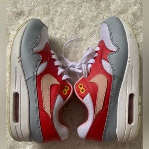 Nike Air Max, Gray/Pink/Red/White Size 5